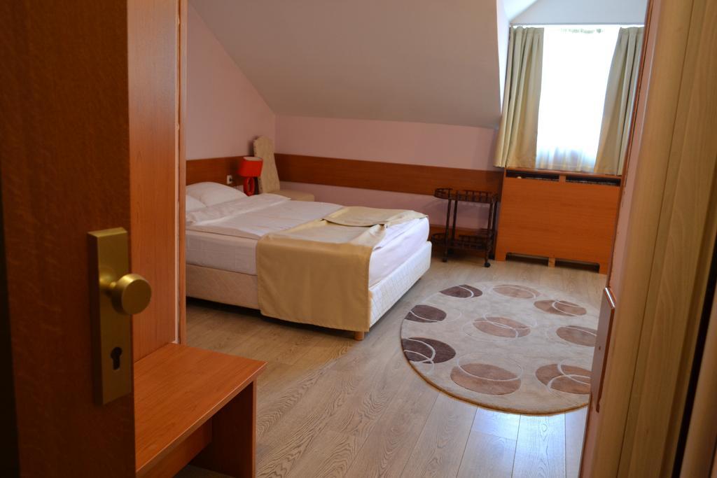 Hotel Tomce Sofka Skopje Bilik gambar