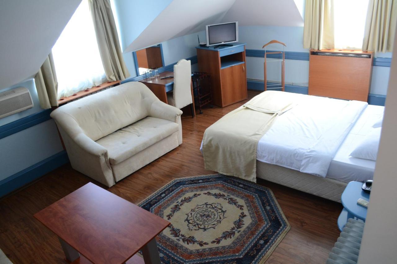 Hotel Tomce Sofka Skopje Luaran gambar